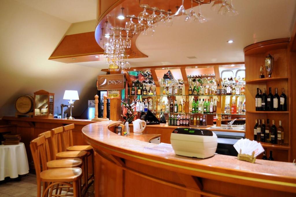 Hotel Rebajlo 皮拉 外观 照片