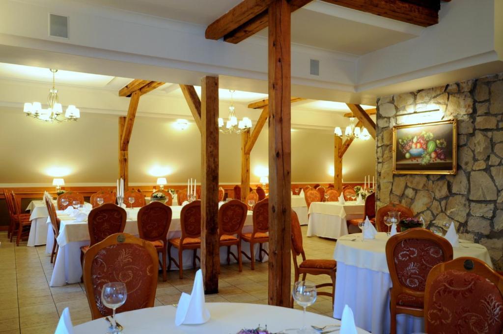 Hotel Rebajlo 皮拉 外观 照片