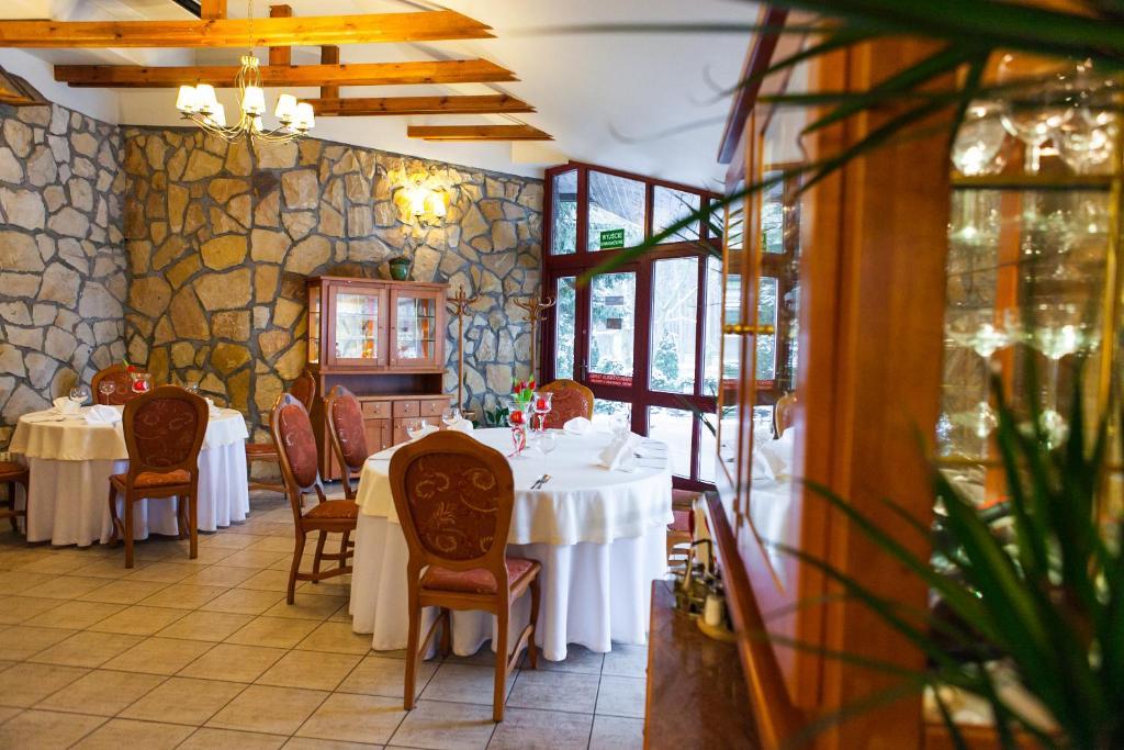 Hotel Rebajlo 皮拉 外观 照片