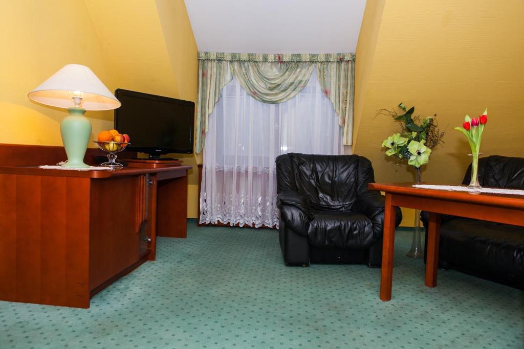 Hotel Rebajlo 皮拉 外观 照片