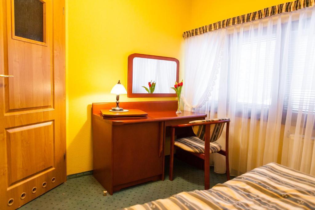 Hotel Rebajlo 皮拉 外观 照片
