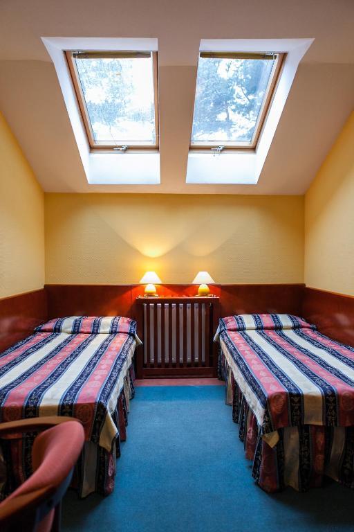 Hotel Rebajlo 皮拉 外观 照片