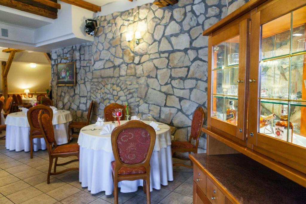 Hotel Rebajlo 皮拉 外观 照片